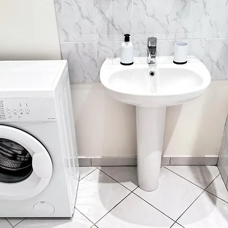 Cinnabar - Appartement 10 Personnes - Check In H24 & Wifi Apartment