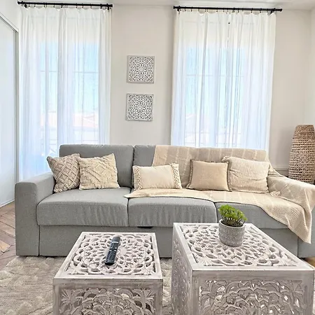 Apartment Cinnabar - Appartement 10 Personnes - Check In H24 & Wifi *