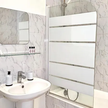 Cinnabar - Appartement 10 Personnes - Check In H24 & Wifi *