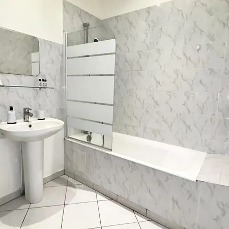 Cinnabar - Appartement 10 Personnes - Check In H24 & Wifi