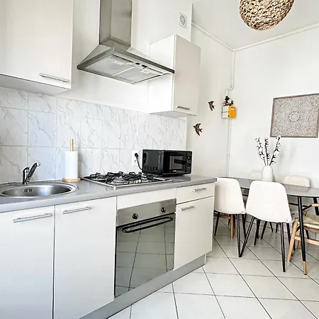 Apartment Cinnabar - Appartement 10 Personnes - Check In H24 & Wifi Oullins