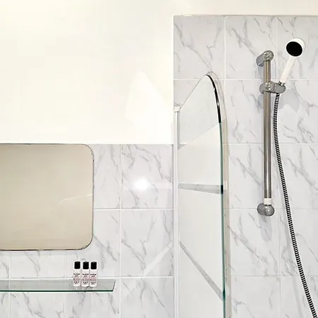 Cinnabar - Check In H24 - Wifi *